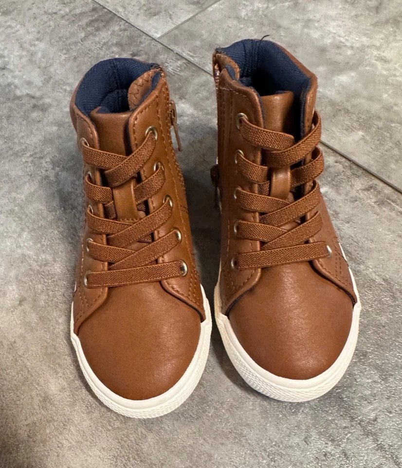 bota niño marrón talla 8 Cat and Jack Foto 1 de 3