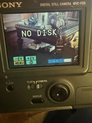 SONY DIGITAL MAVICA MVC-FD5 DIGITAL STILL CAMERA w/2 BATTERIES & CHARGER WORKING - Image 1 of 4