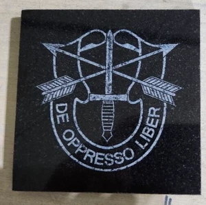 Special Forces Crest, Granite Laser Engraved Paperweight - Green Beret - Foto 1 di 2