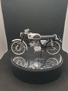 EBBRO 1/10 Die Cast - HONDA CR 110 STREET 1962 - BLACK 10004 - Foto 1 di 8