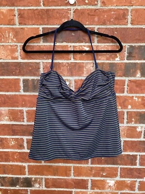 J. Tankini de natación Crew para mujer grande gris a rayas delantero torcido halter Foto 1 de 4