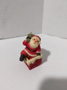 Hermoso adorno vintage de árbol de Navidad de Papá Noel en chimenea ¡RARO! - Imagen 1 de 9