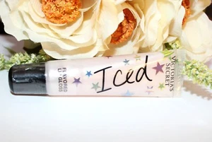 Lucidalabbra aromatizzato Victoria's Secret ICED NUOVO SIGILLATO spedizione gratuita negli Stati Uniti - Foto 1 di 1