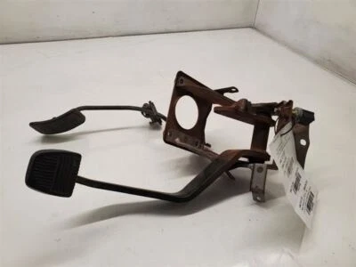 Toyota T100 STD, embrague freno pedal 2 piezas, 93-98, 2,7 L, 4 cilindros, AT, TRACCIÓN TRASERA, 4 velocidades Foto 1 de 4