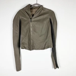Chaqueta antipolvo oscura con cremallera asimétrica forrada en lana de cuero genuino Rick Owens para mujer - Imagen 1 de 4