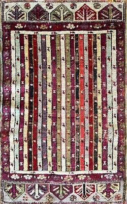 Alfombra antigua de Anatolia Ghiordes Yastik, 22" x 25". #17543 Foto 1 de 4