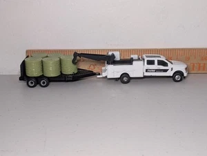 ERTL 2017 F-350 Farm Service Truck 5 Inches & ERTL Trailer With 5 Hay Bales - Picture 1 of 23