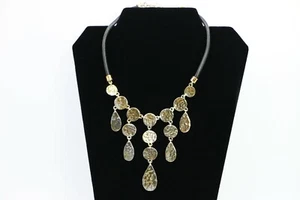 Collar de cuello en tono dorado J1C con múltiples gotas de discos metálicos martillos - Imagen 1 de 4