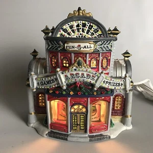 LEMAX Christmas Village ARCADE Ceramic Lighted House 2000 - Picture 1 of 10