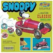 Atlantis Models 6894 Snoopy & His Race Car (Snap) (formerly Monogram) (D)