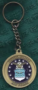 SCHLÜSSELANHÄNGER UNITED STATES AIRMAN 1ST KLASSE CHALLENGE MÜNZSTIL - Bild 1 von 2