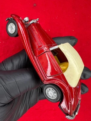 Vintage Yatming Mercedes 540k Cabriolet 1:32 Scale Model Diecast No.8502 Red - Image 1 of 4