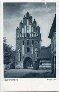 AK NEUBRANDENBURG Neues Tor, Straße, gel. 1945 nach Greifswald 30er - Picture 1 of 1