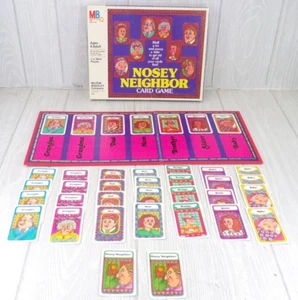 Vintage Nosey Neighbor Kartenspiel #4103 Milton Bradley 1981 - KOMPLETT - Bild 1 von 14