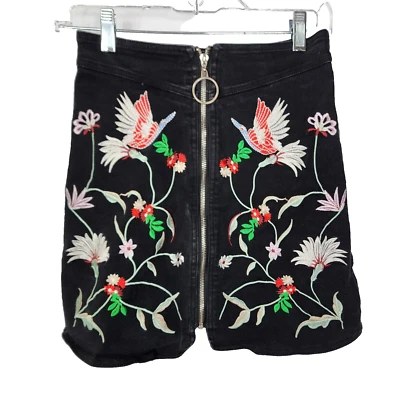 NUEVO Umgee Bordado Cintura Alta Denim Falda Cremallera Frontal Asiática Oriental Mini Pequeña Foto 1 de 4