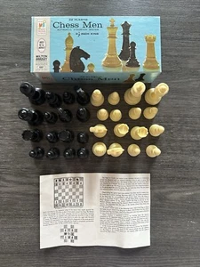 32 Milton Bradley Plastic Chess Men - Picture 1 of 9