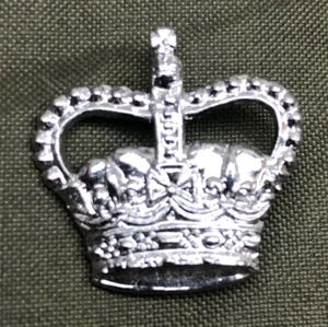 British Army Metal Rank Badge in Chromium plated metal - Small Crown - Staff Sgt - Picture 1 of 9
