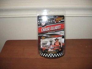 Chase Elliott #9 2024 Texas Win 1:64 Lionel Winners Circle RW03 - Picture 1 of 4