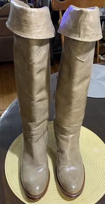 Rodilla puño alto Frye Jane, med. Botas de Tacón Mujer Talla 9 Taupe Distressed México Foto 1 de 4