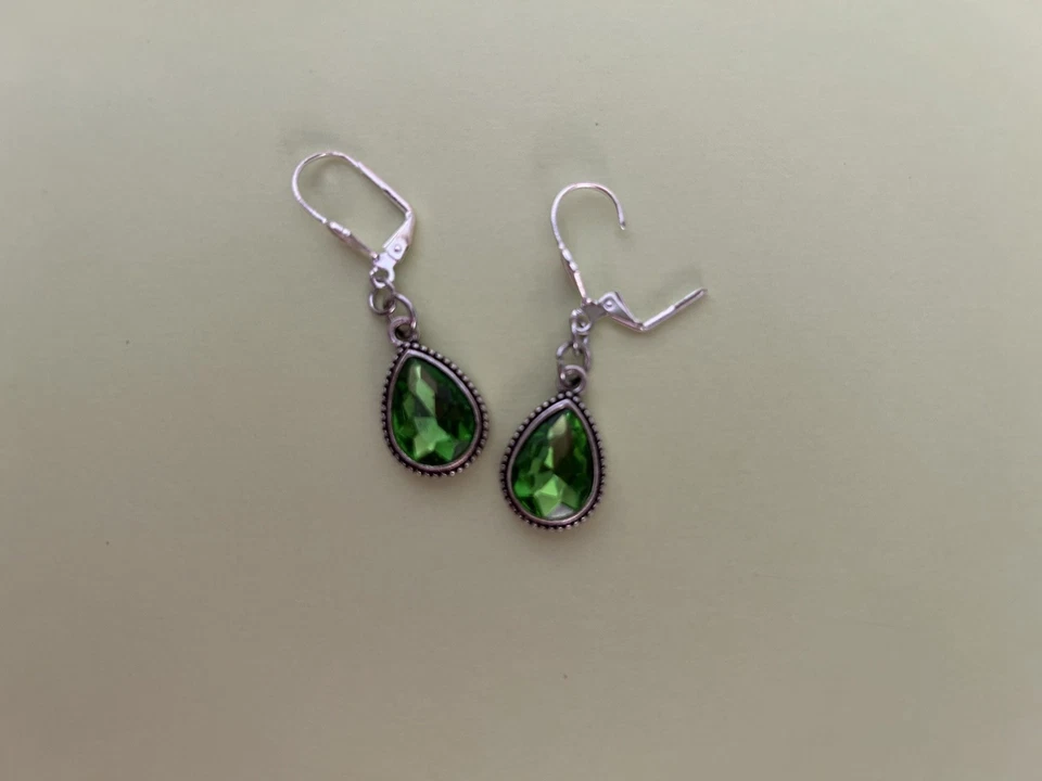 Pendientes lágrima marcasita verde claro en tono plata palanca ¡NUEVOS SIN ETIQUETAS bonitos! Foto 1 de 1