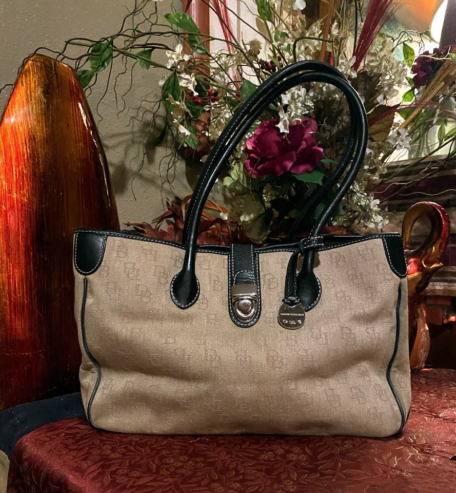 Bolso Cartera Dooney & Bourke Signature DB Beige Marrón Lona Doble Asa Foto 1 de 4