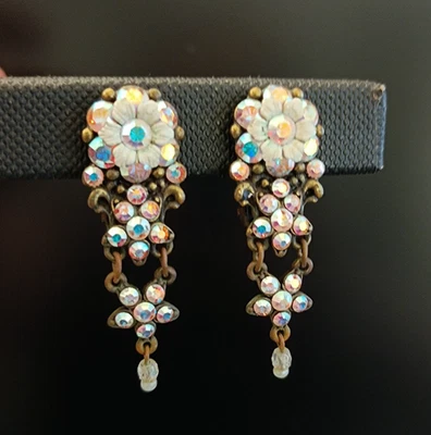 Pendientes colgantes románticos de cristal Michal Negrin AB de colección blancos en mal estado Foto 1 de 4