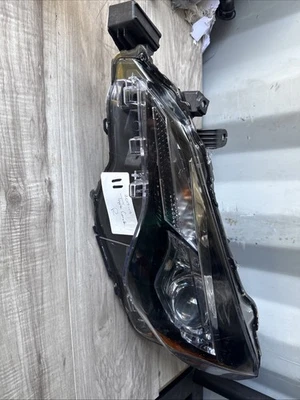 Faro izquierdo del conductor TYC para Toyota Corolla SE/XLE/XSE NOTE 2017 2018 2019 Foto 1 de 4