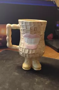 smiling peanut coffee mug cup vintage with feet - Picture 1 of 2