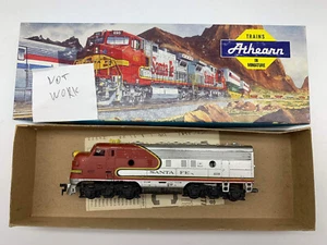 HO Scale Mantua Tyco Diesel Loco Train Santa Fe #4015 Broken. - Picture 1 of 10