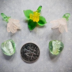 Lot of Artisan Handmade Lampwork Flower Pendant Beads in Glass, pretty flowers - Picture 1 of 14