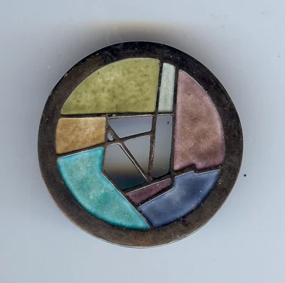 BROCHE BROCHE REDONDO ESMALTE VITRAL PRATA ESTERLINA ARTESANAL CARLY WRIGHT - Imagem 1 de 2