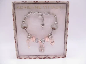 Pulsera Adrienne Vittadini con dije nueva en caja nueva con etiquetas nueva llave de amor corazones 0059 - Imagen 1 de 5