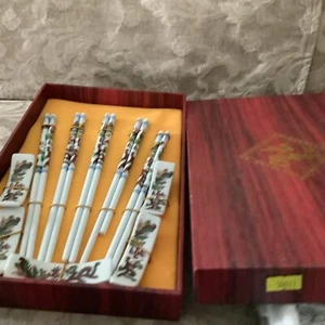 5 paia di bacchette e poggiapiedi in porcellana con design a fiori Premier set confezione regalo nuovo - Foto 1 di 4