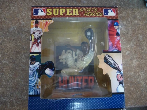 TORII HUNTER  Wall Catch 408 #48 FIGURINE SUPER SPORTS HEROES Bobbles Doddles Cover