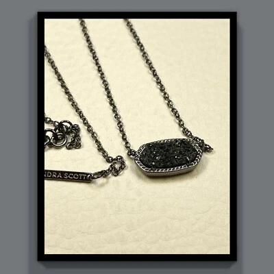 Collar Colgante Kendra Scott Elisa Ovalado en Gunmetal y Negro Drusy Foto 1 de 4