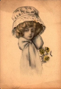 POSTAL VINTAGE - HERMOSA NIÑA VICTORIANA CON CAPÓ GRANDE Y ROSAS AMARILLAS BKC2 - Imagen 1 de 2