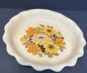 Vintage pie, Quiche Dish With Floral Design - Picture 1 of 3