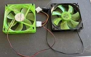 APEVIA CF12SL-URED - DF12025 DC 12V fluorescent green 4 in fans pc - Picture 1 of 4