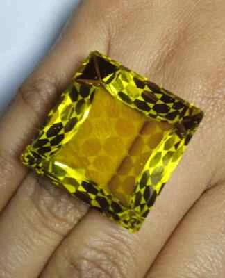 AAA Quality Green Gold Jumbo Size Square Shape 25x25x13.60MM Gemstone Faceted - Image 1 of 4