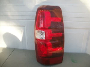 CHEVY AVALANCHE 07 08 09 10 11 12 13 TAIL LIGHT RH OEM - Foto 1 di 2