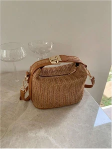 Mini Simple Handbag With Lock Button Summer New Woven Straw Bag Tote Bag - Picture 1 of 7