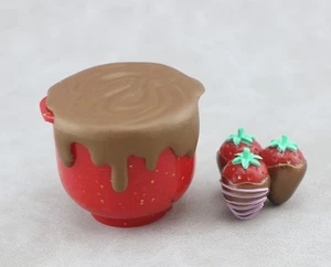 Our Generation Topf mit braunen Tropfen & Erdbeeren passt 18" American Girl Puppe - Bild 1 von 3