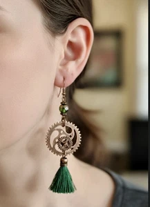 Vintage Bronzy Cooper Ton Farbe Steampunk Zahnräder grün Quaste Ohrhänger NEU - Bild 1 von 4