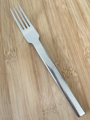 World Tableware 97 18/8 Stainless PORTO? Pattern DINNER FORK  7 5/8" - Image 1 of 2