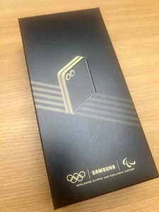 Samsung Z Flip 6 Olympic Edition + Berluti x Samsung Olympic Case - Photo 1/8