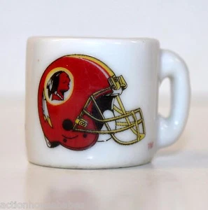 CERAMIC Mini Mug Shot Glass With Handle REDSKINS ( FOOTBALL ) 1 1/2" Tall - Imagen 1 de 4