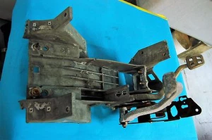 1997-04 c5 corvette manuel shift pedal assy and bracket GM - Picture 1 of 1
