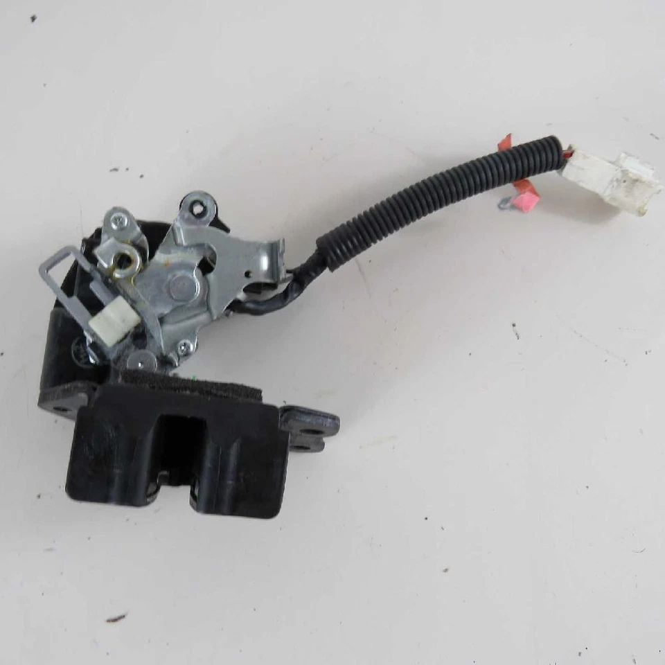 Rear door lock S781T-BL500 for TOYOTA COROLLA E120 2000-2007 used (28702) Foto 1 de 1
