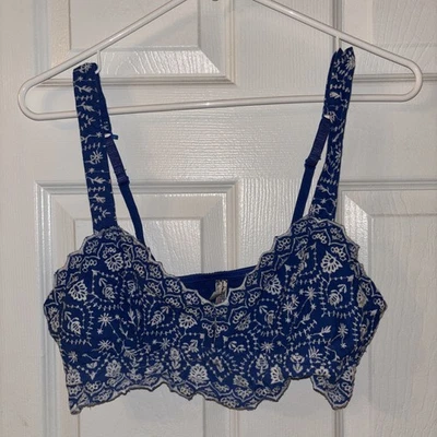 Bralette corto Free People talla L Ezra bordado azul y blanco para mujer Foto 1 de 3