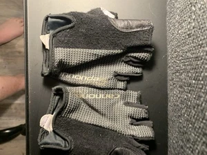Cannondale Gel 1/2 Finger Cycling Gloves Mens Small 1G401 Black And Gray - Picture 1 of 3
